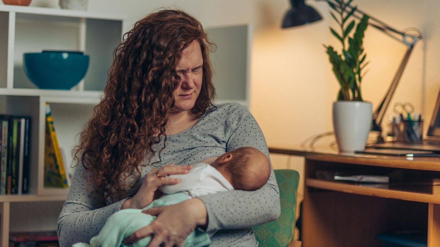 Wunde Brustwarzen: Welche Brustwarzensalbe ist für Mutter und Kind unbedenklich? Ökotest verrät es