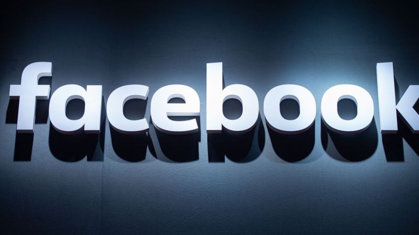 Ein Facebook-Logo in 3-D-Ansicht