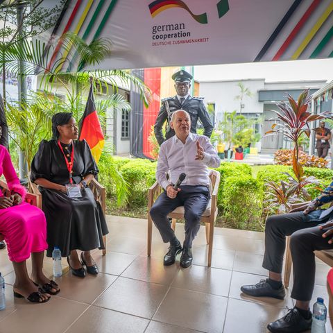 Bundeskanzler Olaf Scholz (SPD) besucht das Deutsch-Nigerianische Zentrum für Jobs, Migration und Reintegration in Lagos