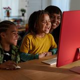 Nach über zwei Jahren hat Apple seinen iMac neu aufgelegt. Das Design wurde dabei direkt übernommen, Apple setzt weiter auf 24 Zoll