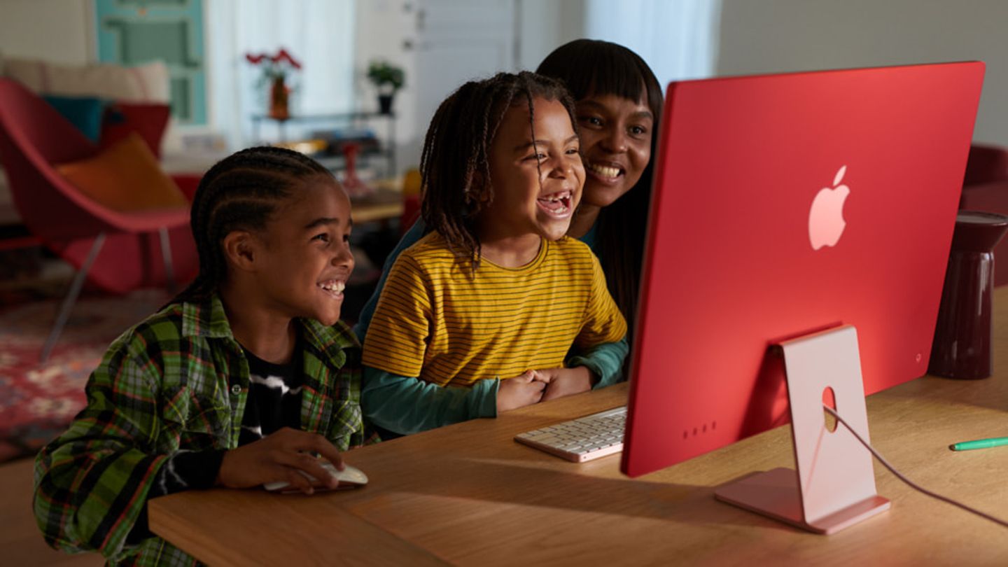 Nach über zwei Jahren hat Apple seinen iMac neu aufgelegt. Das Design wurde dabei direkt übernommen, Apple setzt weiter auf 24 Zoll