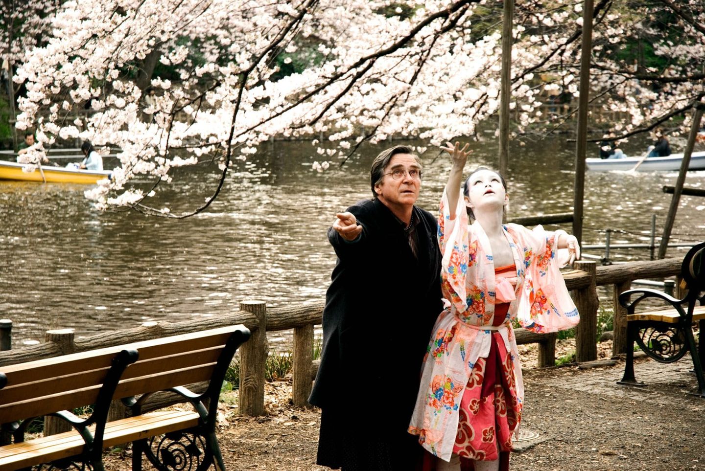 2008 bekam Elmar Wepper die Hauptrolle in Doris Dörries neuestem Film "Kirschblüten – Hanami". Für seine Rolle als Witwer, der die Träume seiner Frau nachlebt und eine Reise nach Japan unternimmt, erhielt Wepper viel Kritikerlob.