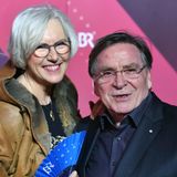 Erst spät ging Elmar Wepper auf den Bund der Ehe ein. Mit 59 Jahren heiratete er die 13 Jahre jüngere Anita Schlierf - nach zehnjähriger Beziehung. Es war - nach allem, was man weiß - eine glückliche Ehe.