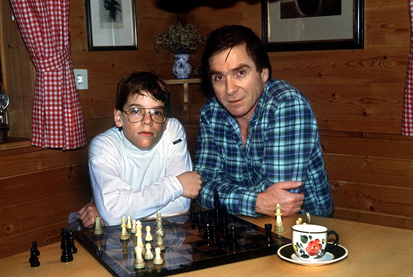 Aus einer früheren Beziehung hat Wepper seinen heute 44 Jahre alten Sohn, der nach ihm benannt ist. Das Foto entstand 1991 bei einem gemeinsamen Winterurlaub.