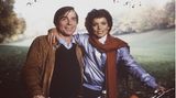 Mit der Serie "Unsere schönsten Jahre" spielten sich Elmar Wepper und Uschi Glas ab 1983 in die Herzen der TV-Zuschauer. In zwei Staffeln wird hier die Liebesgeschichte eines Schreiners und einer Verkäuferin erzählt - Wepper und Glas galten seither als das Traumpaar des deutschen Fernsehens.