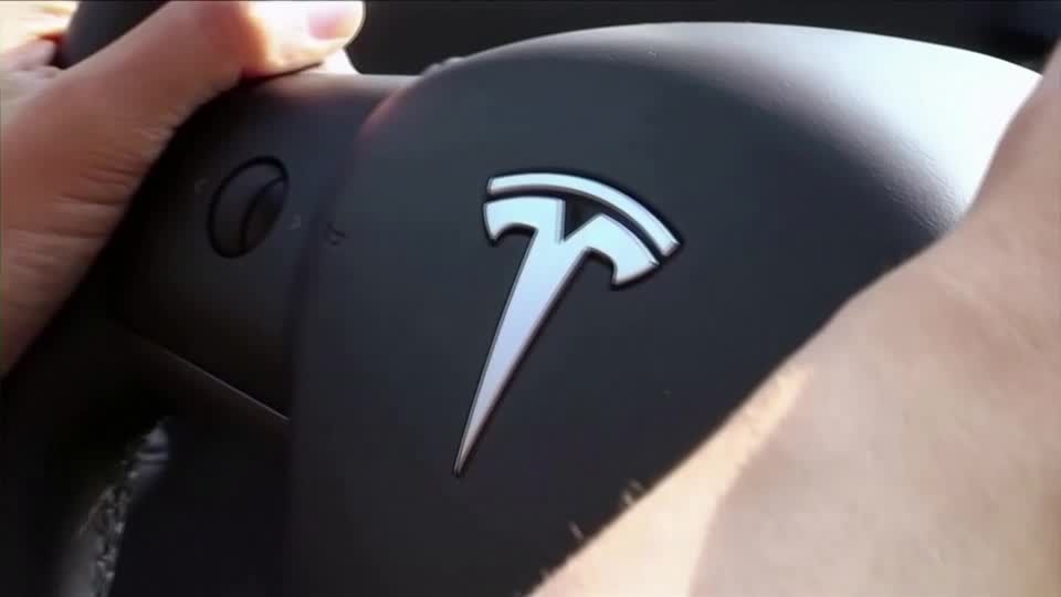 Video Tesla Gewinnt Ersten Us Prozess Um Tödlichen Autopilot Unfall