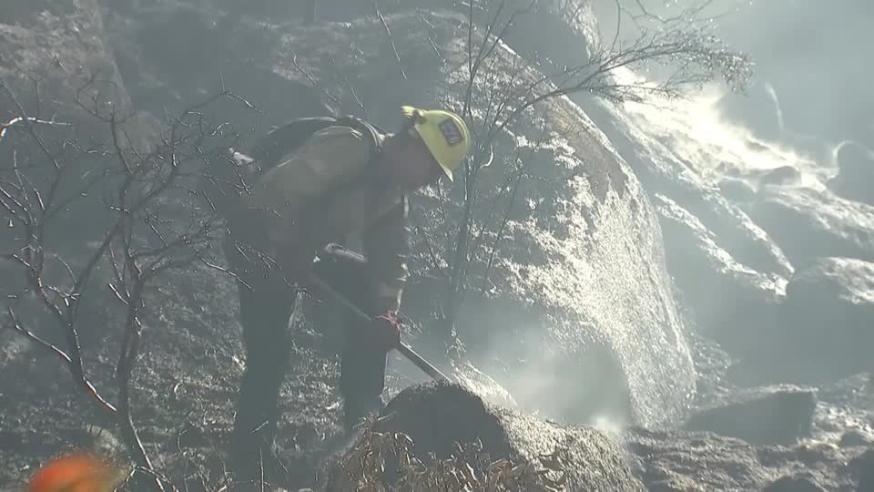 Video: Behörden evakuieren Waldbrandgebiete in Kalifornien Video: Behörden evakuieren Waldbrandgebiete in Kalifornien