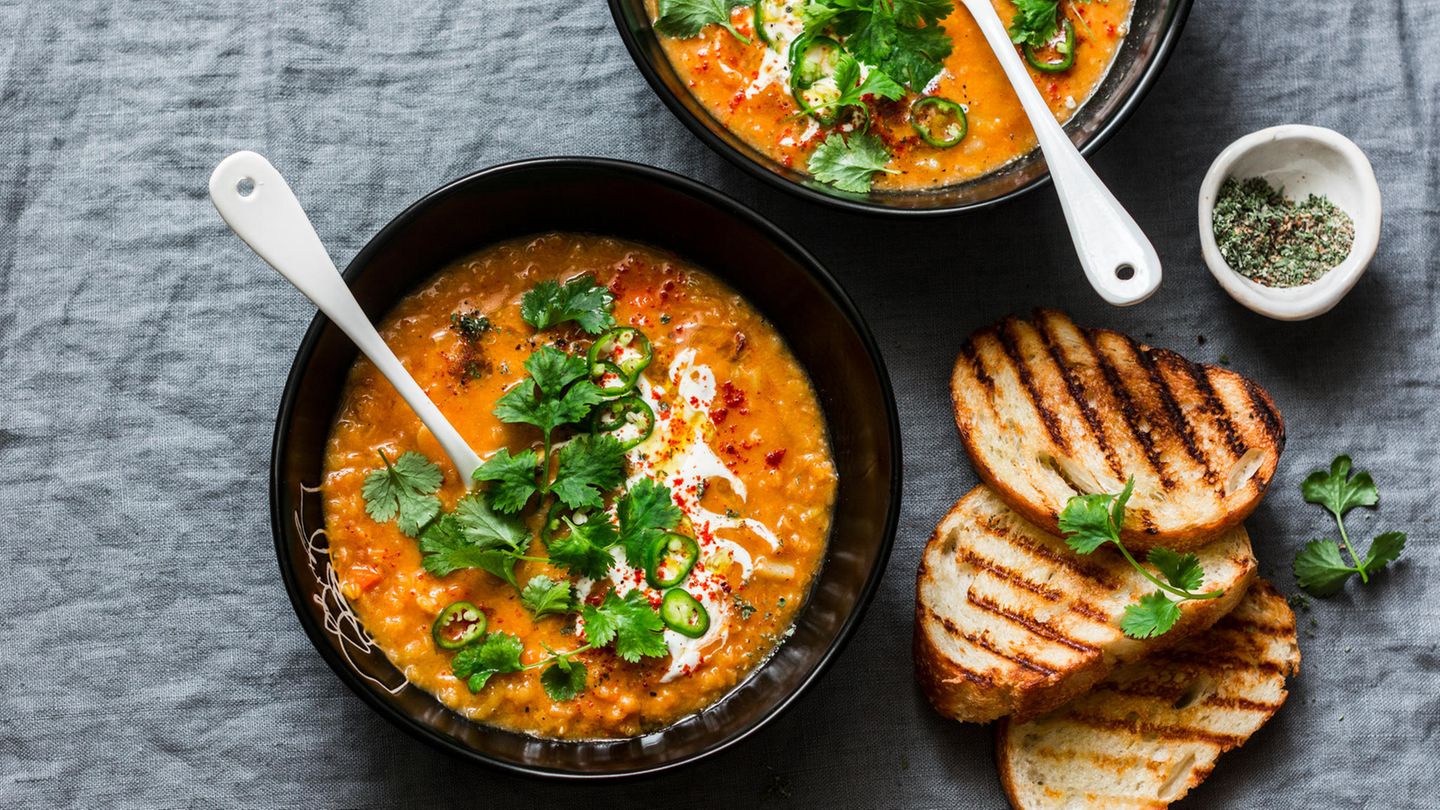 Orientalischer Immun-Booster: Linsensuppe mit Kurkuma und Chili Orientalischer Immun-Booster: Linsensuppe mit Kurkuma und Chili