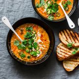 Orientalischer Immun-Booster: Linsensuppe mit Kurkuma und Chili