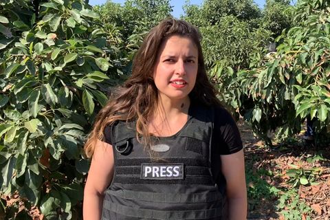 Avocadopflücken neben dem Bombenhagel:"Wir haben keine Angst, das sind ja unsere Geschosse".