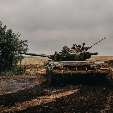 Ein ukrainischer T-72 auf dem Schlachtfeld