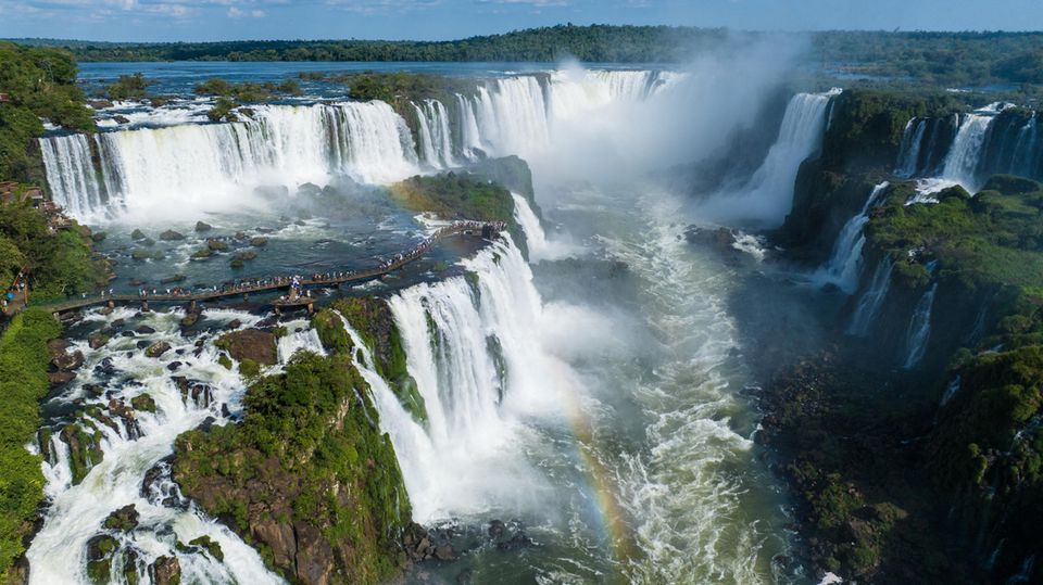 MyPuzzle 1000 Teile Puzzle 'Iguazú Falls: Argentinien & Brasilien' – Vintage Poster Design, Inkl. Referenzposter, Made In USA