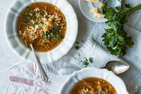 Servierte Pastina-Suppe