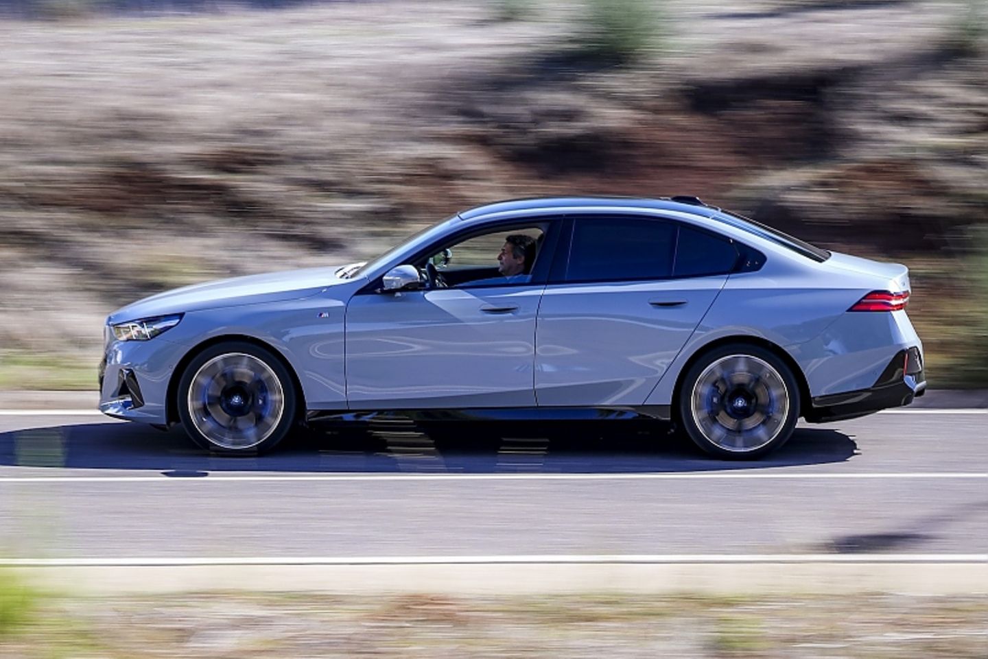 Vergleich BMW i5 eDrive40 - Mercedes EQE 350