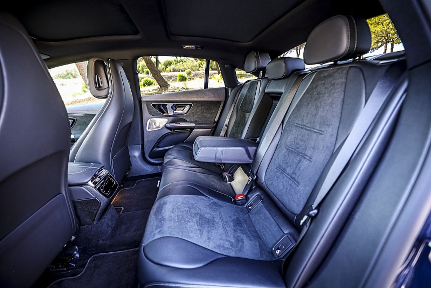 Vergleich BMW i5 eDrive40 - Mercedes EQE 350