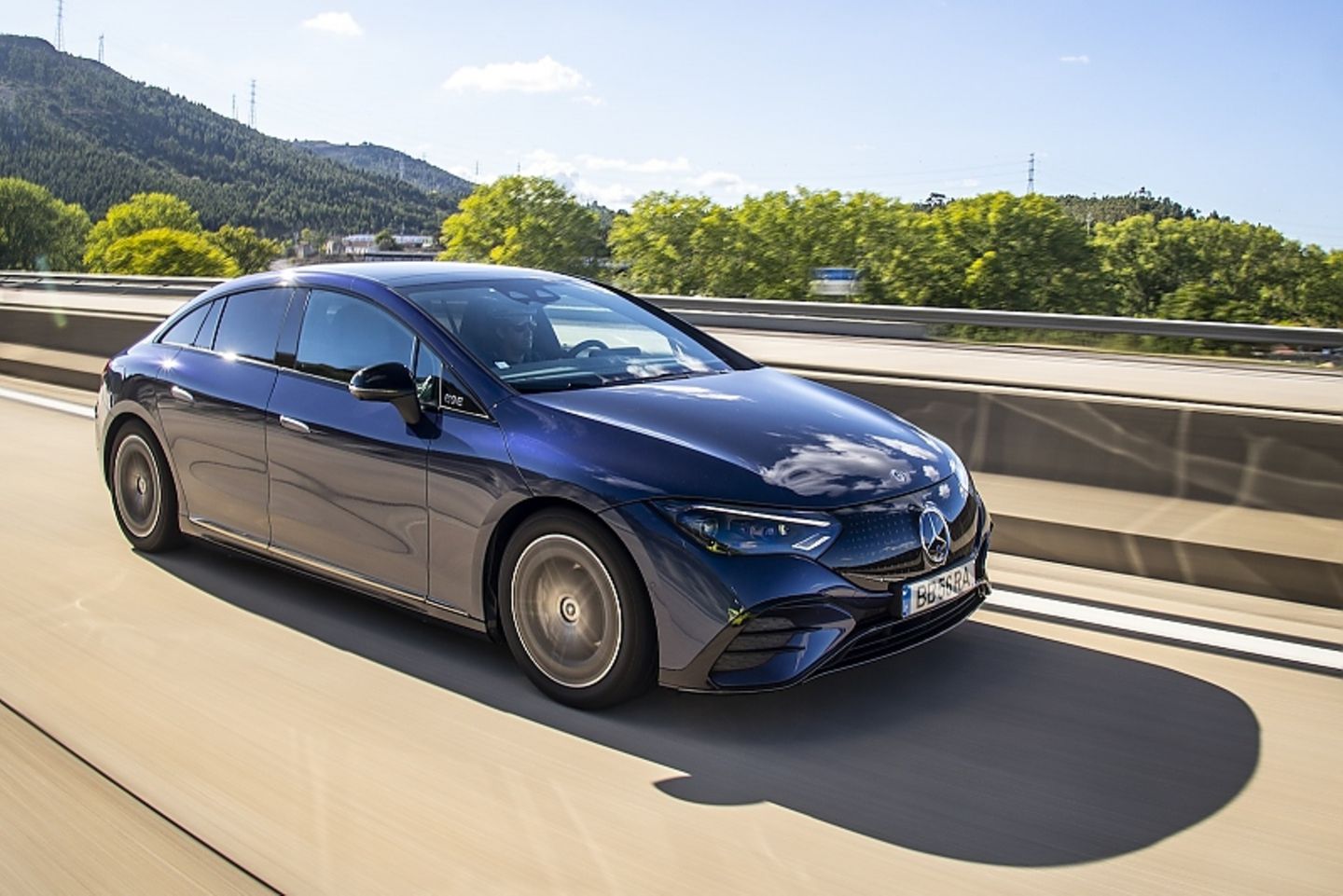 Vergleich BMW i5 eDrive40 - Mercedes EQE 350