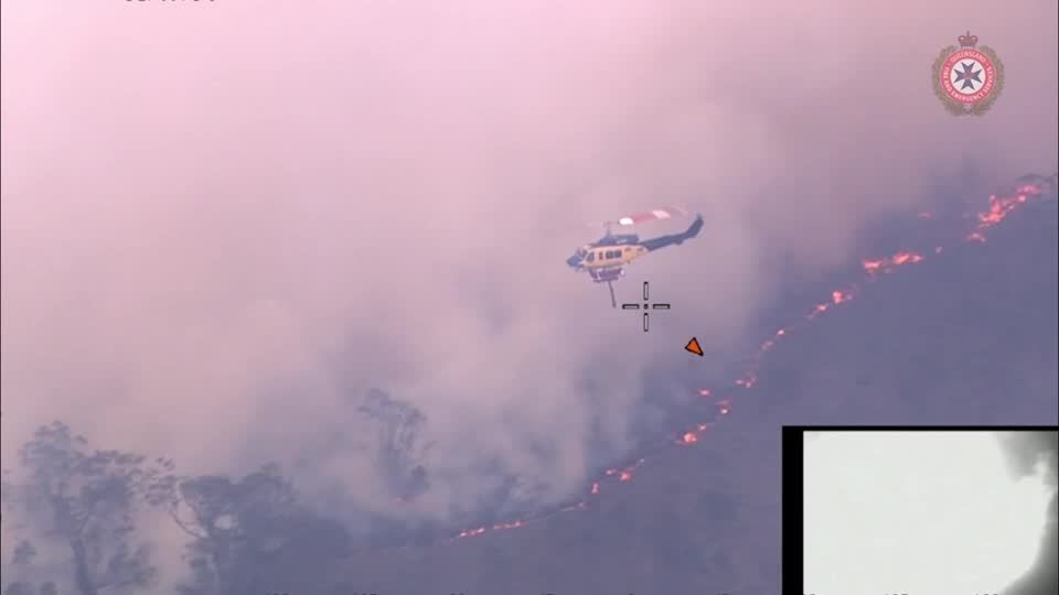 Video: Australien: Waldbrandbekämpfung aus der Luft