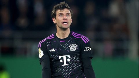 Nicht nur über das Pokal-Aus sauer, sondern auch auf seine Mitspieler: Bayern-Stürmer Thomas Müller