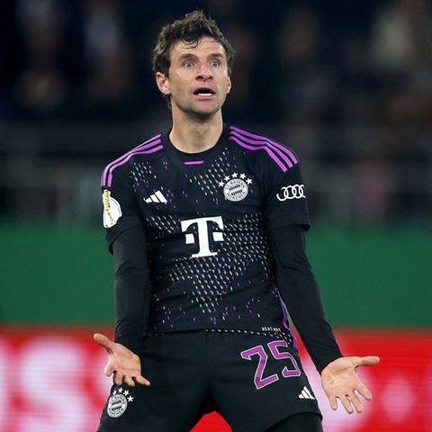 Nicht nur über das Pokal-Aus sauer, sondern auch auf seine Mitspieler: Bayern-Stürmer Thomas Müller