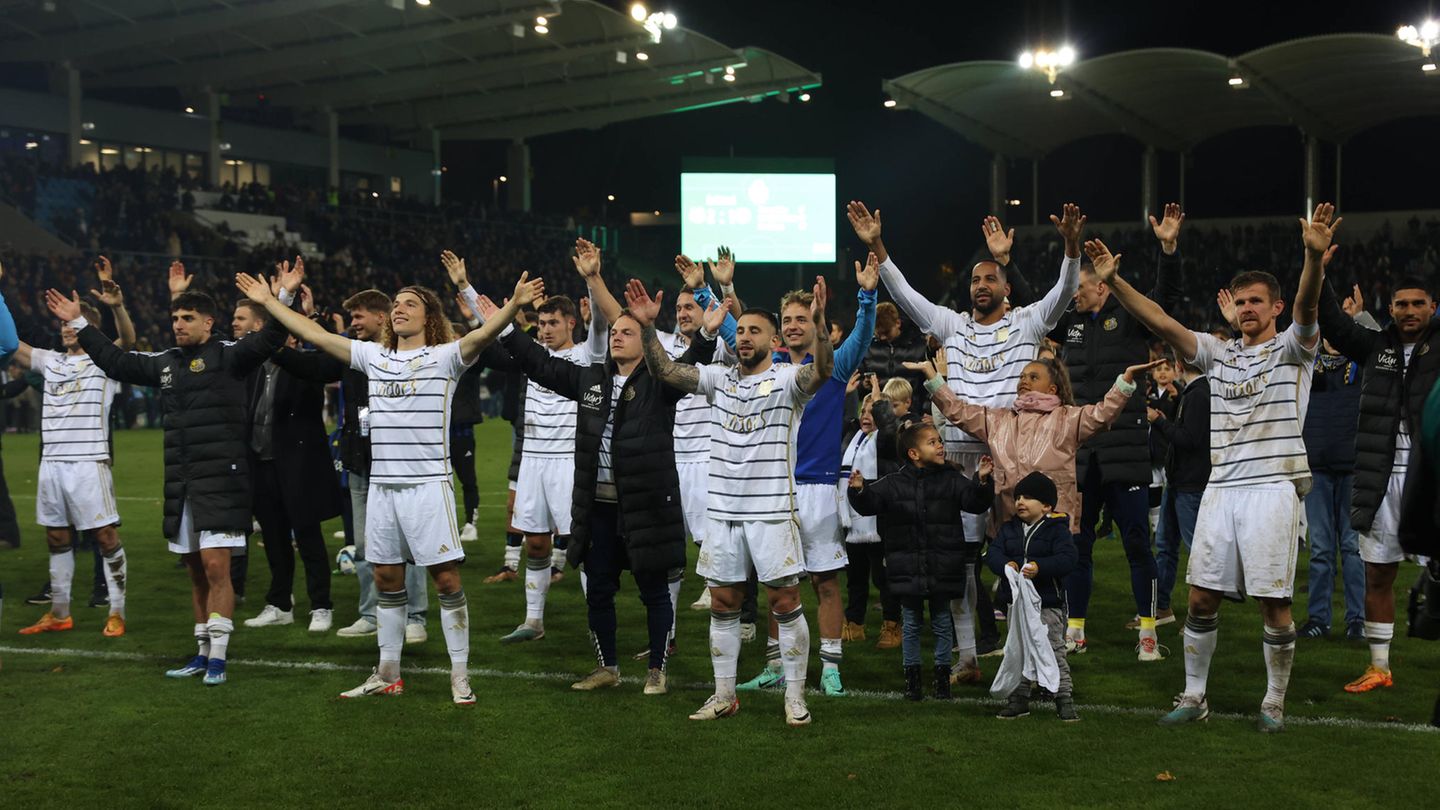 DFB-Pokal: Bilder der magischen Nacht von Saarbrücken | STERN.de