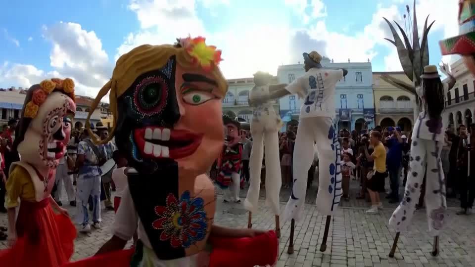 Video: Feierlichkeiten zum "Tag der Toten" in Havanna Video: Feierlichkeiten zum "Tag der Toten" in Havanna