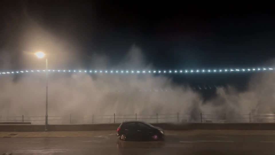 Video: Sturm "Ciaran" trifft den Süden Englands