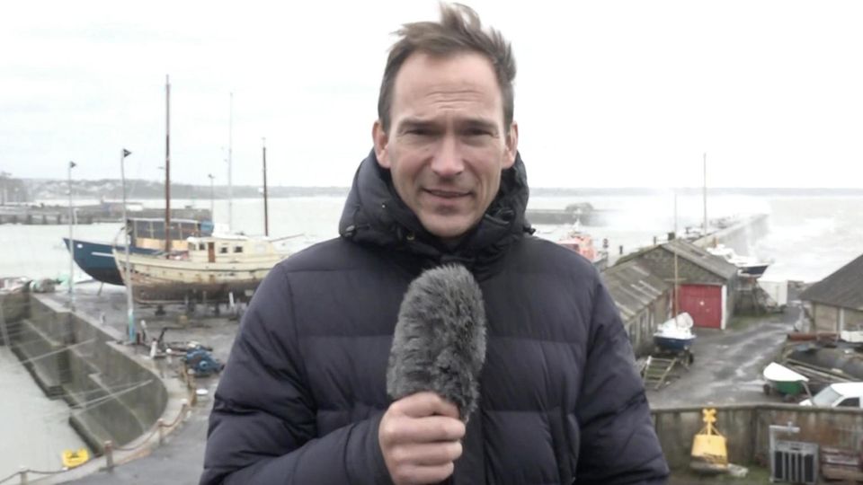 Reporter berichtet über Jahrhundert-Orkantief Ciarán