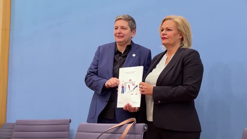 Video: Bund sieht Bedrohung im Cyberraum so hoch wie nie zuvor Video: Bund sieht Bedrohung im Cyberraum so hoch wie nie zuvor