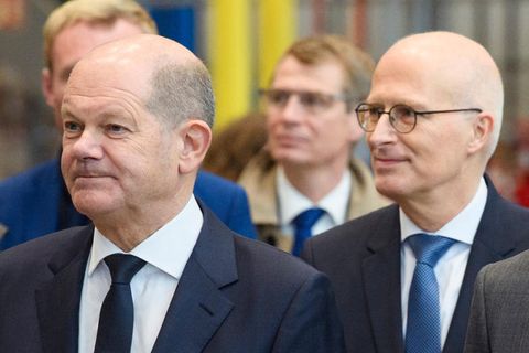 Bundeskanzler Olaf Scholz und Hamburgs Erster Bürgermeister Peter Tschentscher