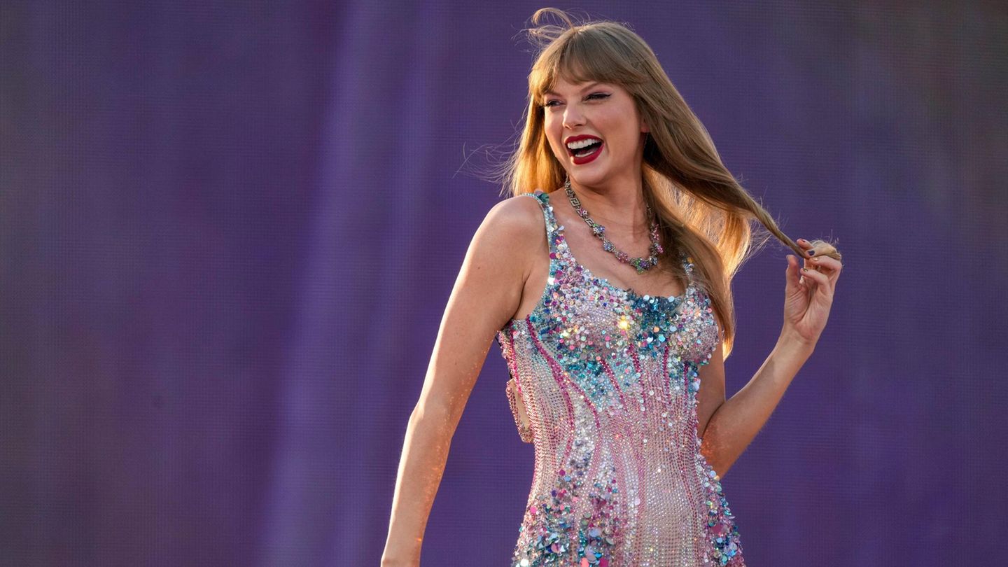 Taylor Swift: Fans in South America wait in tents for five months to see her live