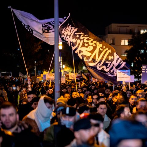 Teilnehmer der Großdemonstration in Essen schwenkten islamistische Banner und forderten die Errichtung eines Kalifats