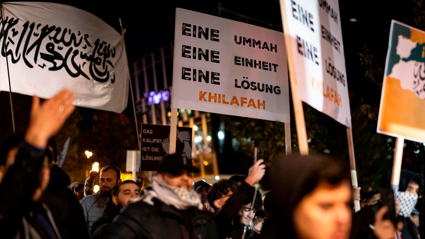 Rally in Essen: German politicians demand consequences