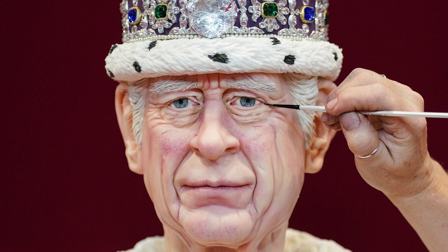 “Cake King” Charles III  is now available as a life-sized cake