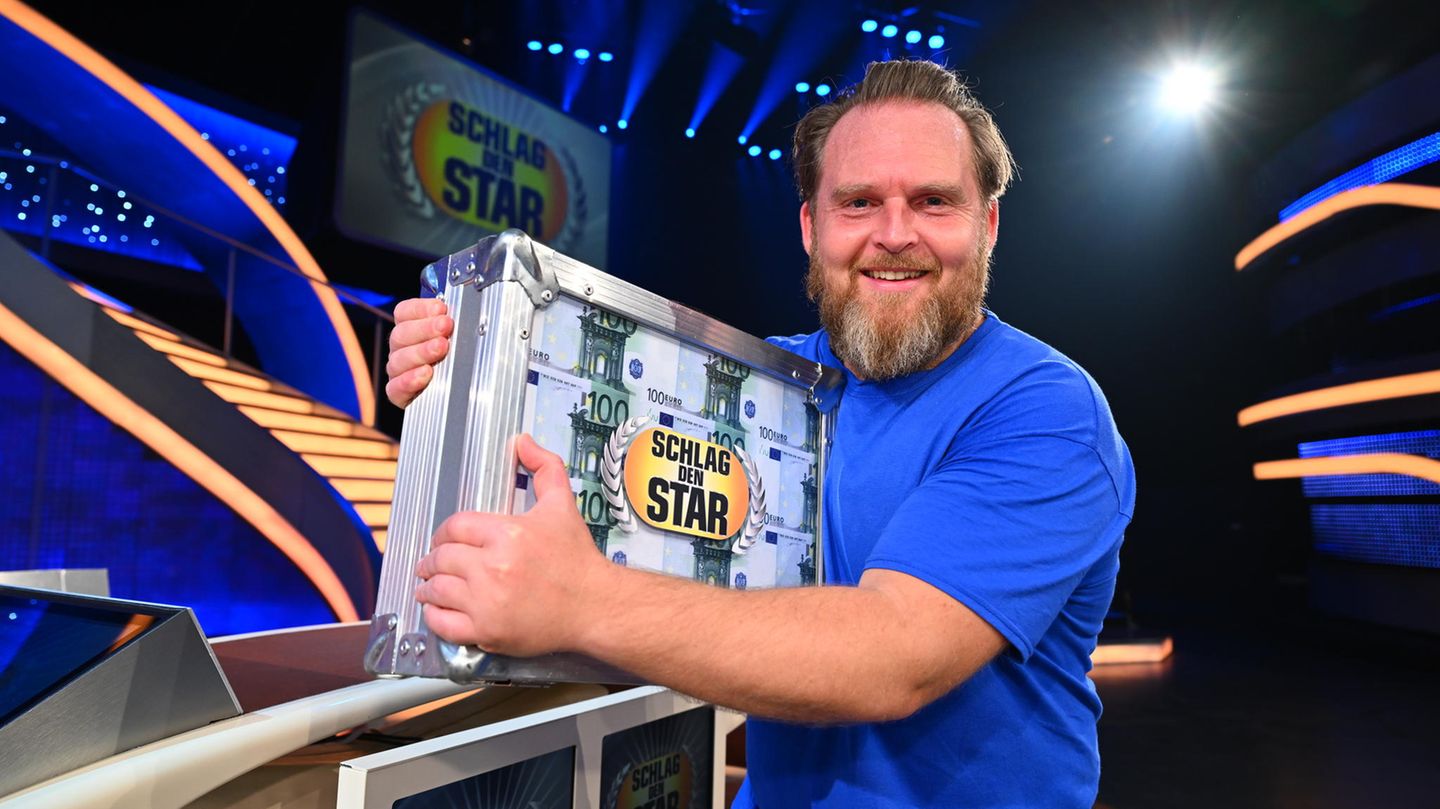 Axel Stein gewinnt "Schlag den Star" und sichert sich den Koffer mit 100.000 Euro