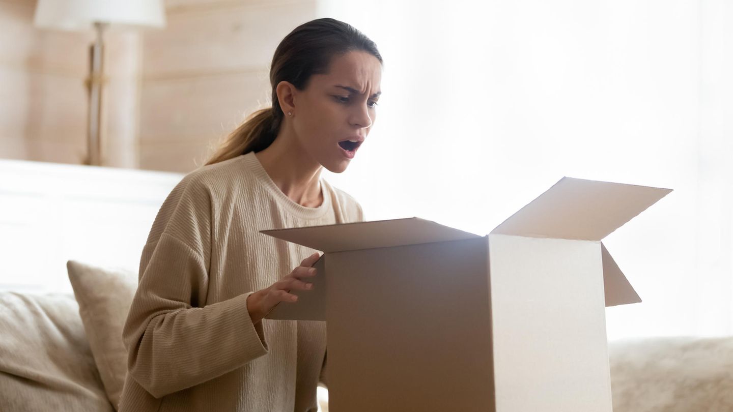 Amazon Paket Frau Lieferung Verärgert