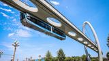 Nahverkehr als Anziehungspunkt - selbst die Gleise sind eine atemraubende Konstruktion