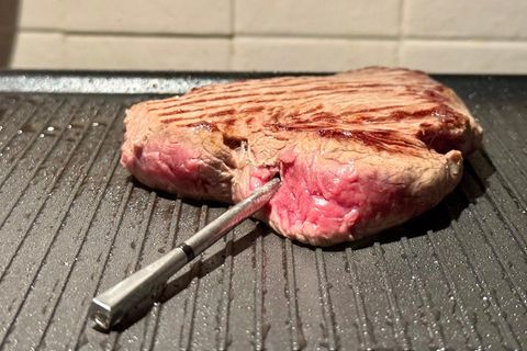 Vor einem vorschnellen Wenden des Steaks schützt das Meater 2 Plus leider nicht