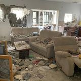 Das Wohnzimmer von Eshel und Kinneret nach dem Überfall der Hamas