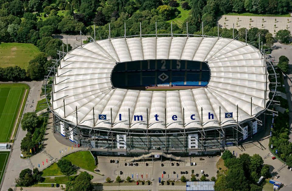 Der FC Shakter Donetsk spielt im hier gezeigten Volksparkstadion in Hamburg