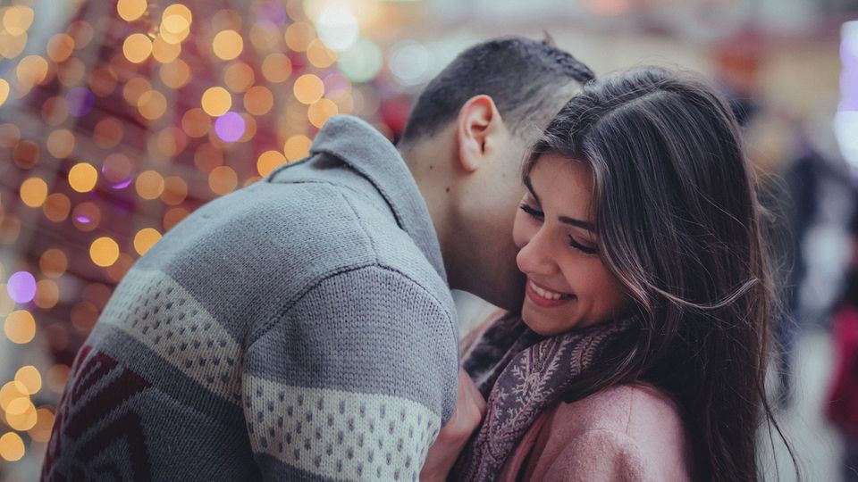 Dating Do's & Don'ts: Paartherapeutin über das Flirten: "Da sind Stoffe unterwegs wie Samstagabend im Berghain" Dating Do's & Don'ts: Paartherapeutin über das Flirten: "Da sind Stoffe unterwegs wie Samstagabend im Berghain"