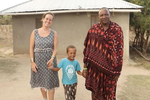 Tansania: Weiße Massai: Aussteigerin zeigt ihr neues Leben in Afrika