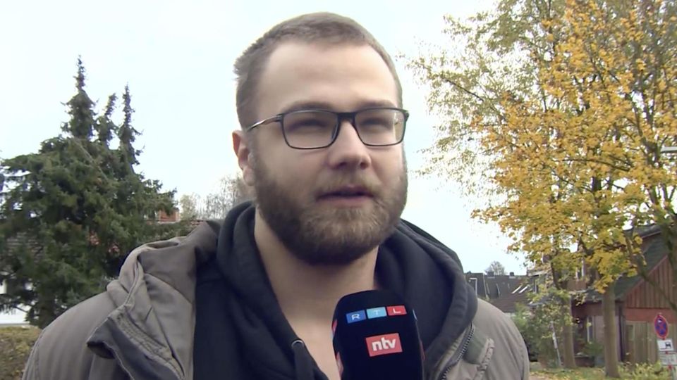 Ein Nachbar berichtet, wie die Geiselnahme, die 18 Stunden später am Hamburger Flughafen endete, mit einem Vorwand, Geschrei und einer vorgehaltenen Waffe begann.