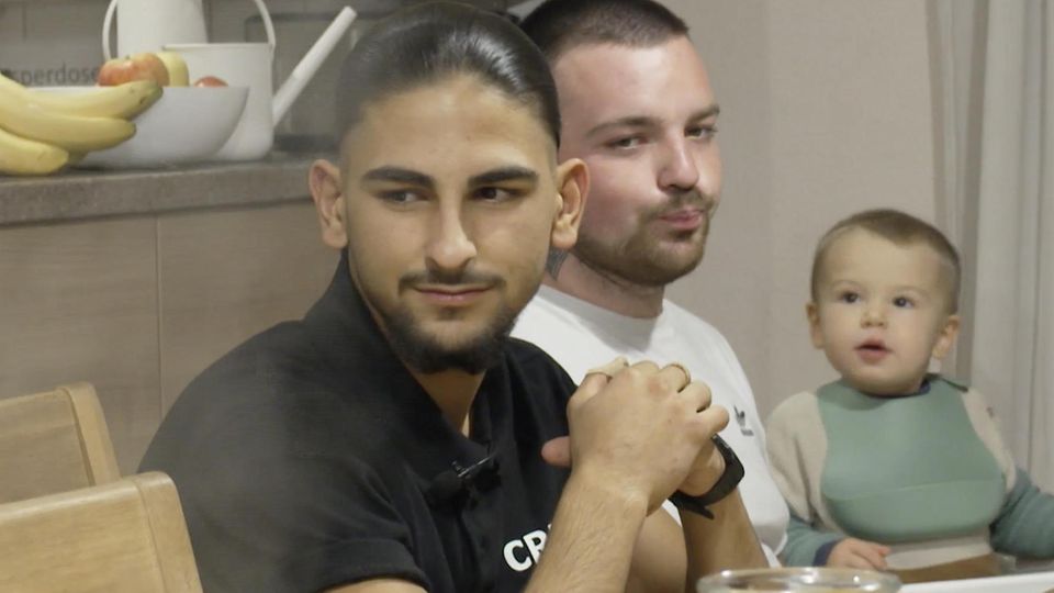 Dieser Jugendliche stach mehrfach auf sein Opfer ein. Nun lebt der verurteilte Straftäter in einer Einrichtung, in der er durch ein "liebevolles Familienleben" zurück zu einem geregelten Alltag finden soll.
