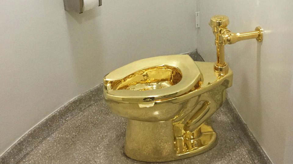 Wert von 5,5 Millionen Euro: Vier Männer klauen eine goldene Toilette – jetzt stehen sie vor Gericht