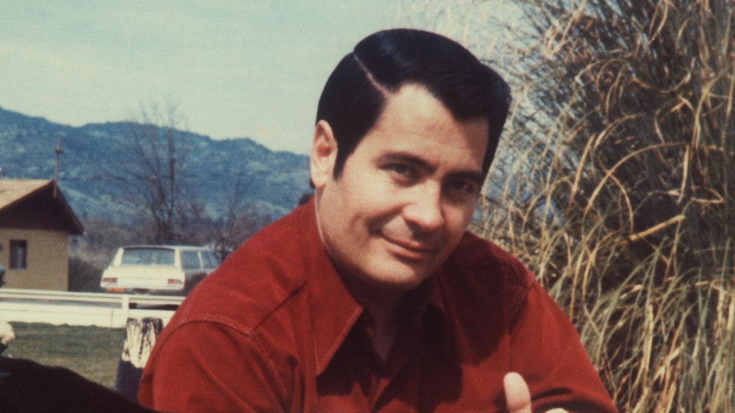 Jonestown: Wie Jim Jones mehr als 900 Menschen in den Tod trieb ..., حجم الصورة 1440x809