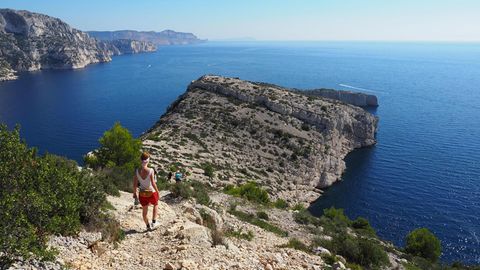 Das Cap Morgiou nahe Marseille – Felsenlandschaft am blauen Meer