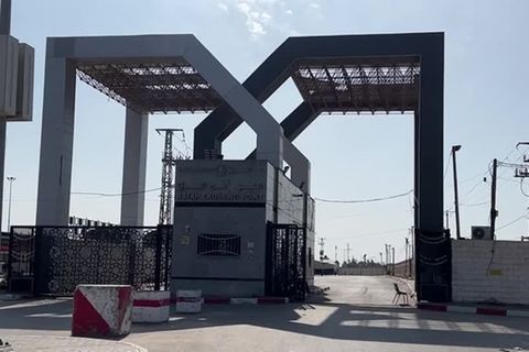 Video: Ägyptische Sicherheitskreise - Grenzübergang Rafah für Evakuierungen wieder offen