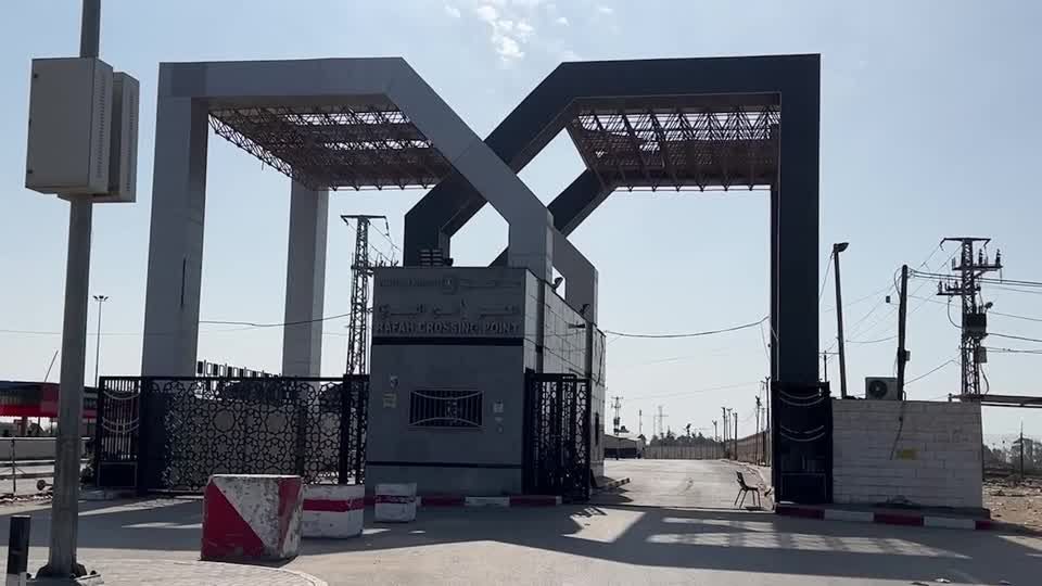 Video: Ägyptische Sicherheitskreise - Grenzübergang Rafah für Evakuierungen wieder offen Video: Ägyptische Sicherheitskreise - Grenzübergang Rafah für Evakuierungen wieder offen