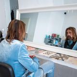 Guillermo González, Inhaber des Frankfurter Friseursalons N-Kuentro, verzweifelt angesichts des Lockdowns und der folgenden Restriktionen: "Alle Mitarbeiter sind in Kurzarbeit, ich selbst habe drei Monate kein Gehalt ausgezahlt bekommen. Als Selbstständiger bist du in diesem Land, ehrlich gesagt, am Arsch."