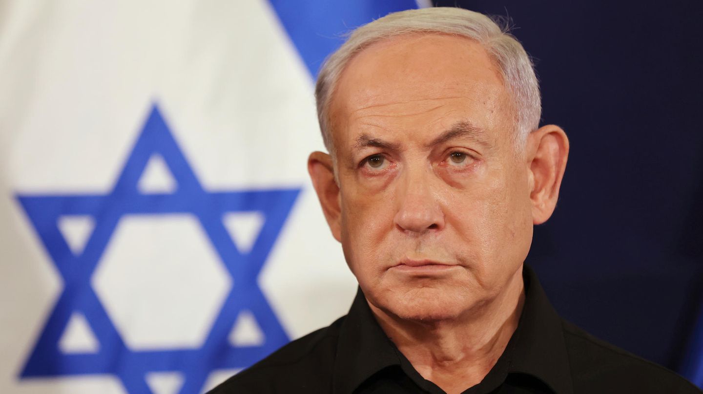Israel accuses photographers of traveling with Hamas